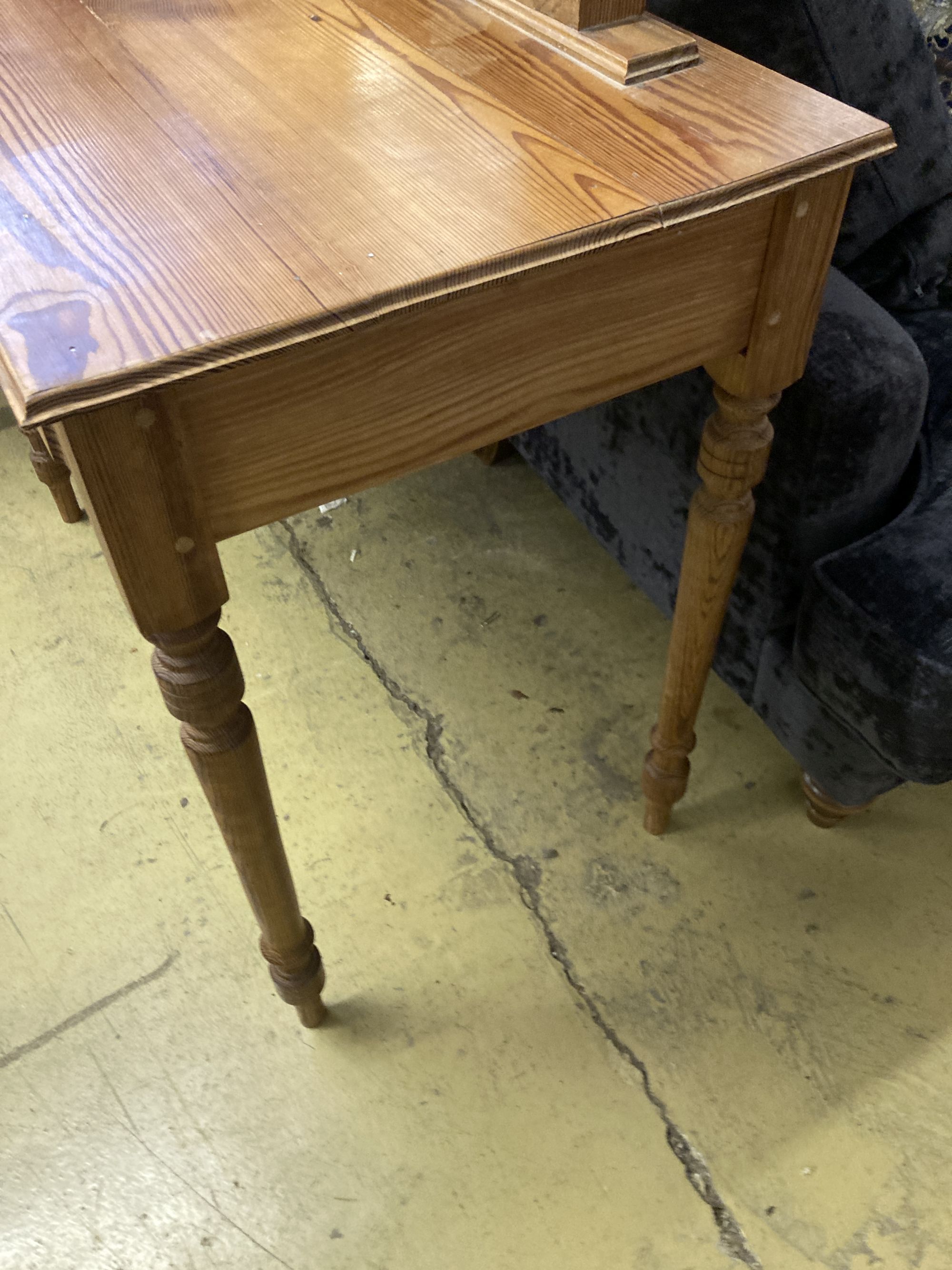 A pitched pine dressing table, width 96cm, depth 50cm, height 148cm